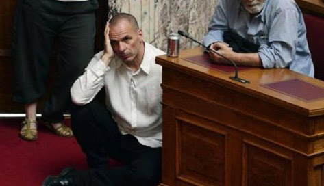 Read more about the article ”Στα πατώματα” ο Γιάνης Βαρουφάκης…