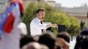 Read more about the article Σύνθημα για κατάργηση των ορυκτών καυσίμων από τον Macron με το βλέμμα στις κάλπες