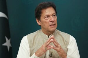 Read more about the article Πολιτικό χάος στο Πακιστάν – Εγκρίθηκε η πρόταση μομφής και απομακρύνεται από την πρωθυπουργία ο Imran Khan