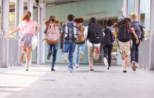 Read more about the article Πώς θα επιστρέψουν οι μαθητές στα σχολεία μετά τις διακοπές του Πάσχα – Ascending.gr