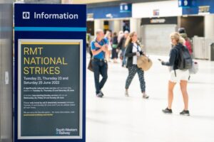 Read more about the article Συνεχίζεται η απεργία στους σιδηρόδρομους – Φόβοι για ελλείψεις στην αγορά